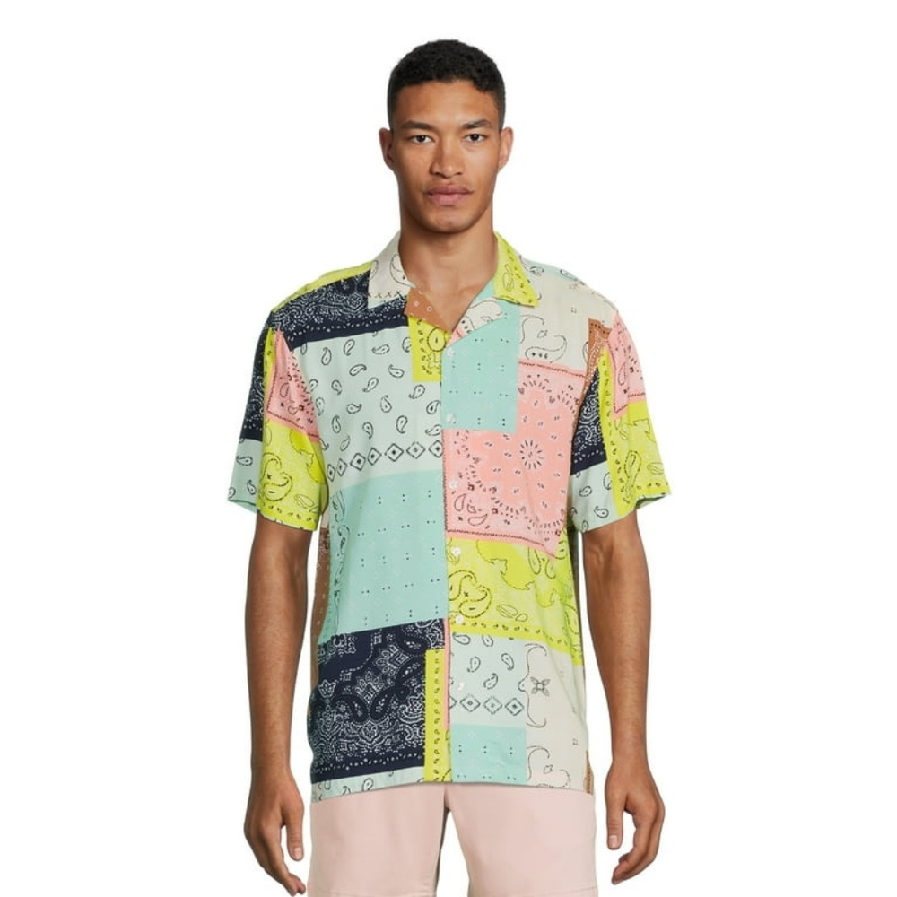 No Boundaries Men's Print Button Front Resort Shirt with Short Sleeves